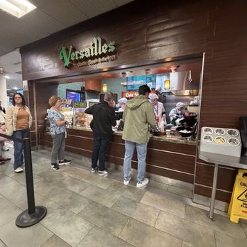 Cafe Versailles - Line at opening- 5am - Cafes Near Me - Miami, Florida
