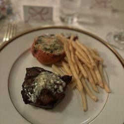 The Buffalo Club - Steak that they split in half for us!