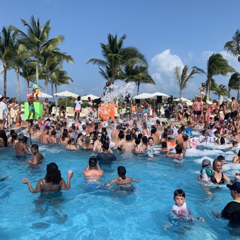 Hotel Riu Dunamar - Foam party in RIU Dunamar - Hotels Near Me - Cancun, ROO