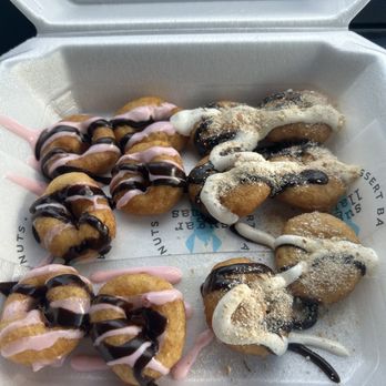 Sugar Llamas - Two flavors is the max for a dozen. - Desserts Near Me - Magnolia, Texas Sugar Llamas - Two flavors is the max for a dozen. - Desserts Near Me - Magnolia, Texas