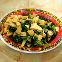 Cong Chau Restaurante - Customized dish with brocoli and tofu.