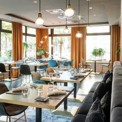 At Eight Restaurant & Bar - Restaurant