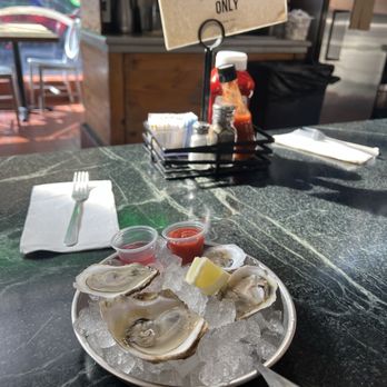 Pearl's Oyster Bar - Seafood Near Me - Philadelphia, Pennsylvania Pearl's Oyster Bar - Seafood Near Me - Philadelphia, Pennsylvania