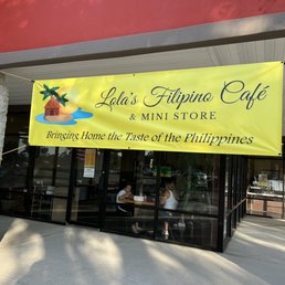 Great seating area and mini store inside! Great seating area and mini store inside!