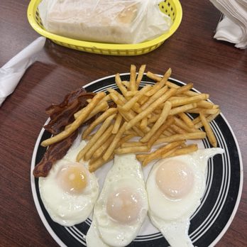 Luis Bakery - Desayuno típico. - Bakeries Near Me - Cape Coral, Florida Luis Bakery - Desayuno típico. - Bakeries Near Me - Cape Coral, Florida