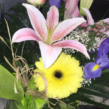 Szarotka Flowers - Lovely Arrangement - Florists Near Me - Chicago, Illinois Szarotka Flowers - Lovely Arrangement - Florists Near Me - Chicago, Illinois