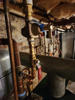 S&E Plumbing Heating Logo