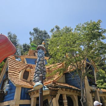 Goofy's Playhouse - Goofy's How to Play Yard - Amusement Parks Near Me - Anaheim, California Goofy's Playhouse - Goofy's How to Play Yard - Amusement Parks Near Me - Anaheim, California