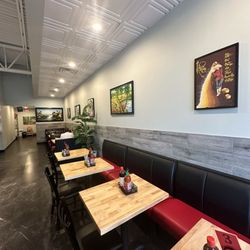 Souper Pho & Banh Mi - Inside decor