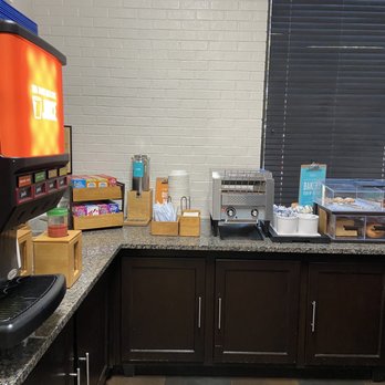 Hampton Inn Norfolk-Naval Base - Completely breakfast and juice bar - Hotels Near Me - Norfolk, Virginia Hampton Inn Norfolk-Naval Base - Completely breakfast and juice bar - Hotels Near Me - Norfolk, Virginia