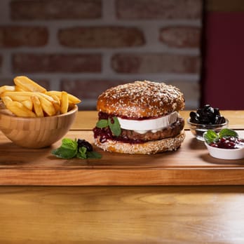Burger Bar - Jehněčí burger - Food Near Me - Prague, Puerto Rico Burger Bar - Jehněčí burger - Food Near Me - Prague, Puerto Rico