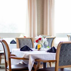 Oakmont of Mariner Point - Community restaurant