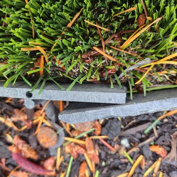 Seattle Pro Turf - Sloppy work on turf border. There are special connecting piece which overlaps to join the pieces together. Nails should be used to secure - Artificial Turf Near Me - Kirkland, Washington Seattle Pro Turf - Sloppy work on turf border. There are special connecting piece which overlaps to join the pieces together. Nails should be used to secure - Artificial Turf Near Me - Kirkland, Washington
