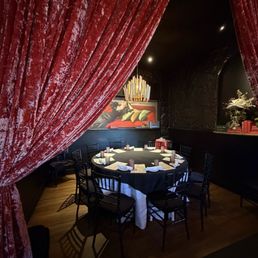 Semi-private room for max 10 adults Semi-private room for max 10 adults