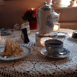 Beste Stuuv - Rum-Rosinen-Torte und Schokokuchen