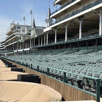 Churchill Downs - Horse Racing Near Me - Louisville, Kentucky