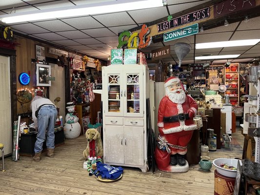 Golden Nugget Antique Flea Market by null