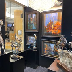 Bill Mack Gallery - Inside Bill Mack at the Palazzo side of the Grand Canal Shoppes at The Venetian Resort in Las Vegas Paul Lotz on display!