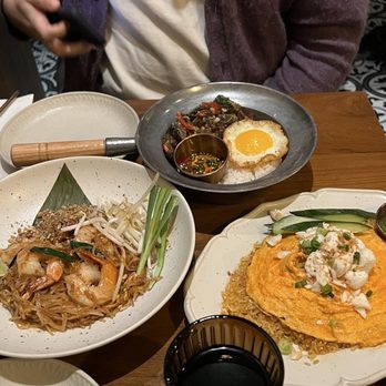 Tha Phraya - Pad Thai, Crab Fried Rice Lava / - Thai Near Me - New York, New York Tha Phraya - Pad Thai, Crab Fried Rice Lava / - Thai Near Me - New York, New York