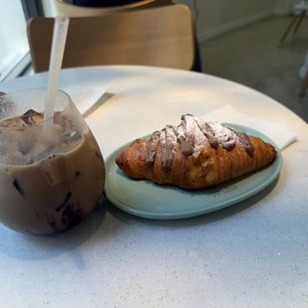 Un Attimo Coffee - Nutella croissant mocha latte with raspberry - Coffee & Tea Near Me - Plantation, Florida Un Attimo Coffee - Nutella croissant mocha latte with raspberry - Coffee & Tea Near Me - Plantation, Florida
