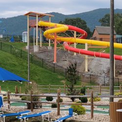 Yogi Bear's Jellystone Park - Water slide