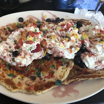 Mom's Kitchen & Bar - Bars Near Me - Astoria, New York Mom's Kitchen & Bar - Bars Near Me - Astoria, New York