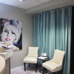 Just Skin - Lobby/Waiting Area