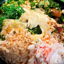 Custom bowl with tuna & salmon with #2 ponzu with classic sauce mix.