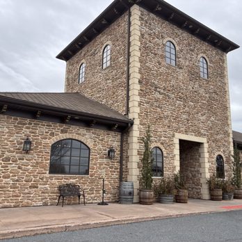 Folino Estate Winery - Italian Near Me - Kutztown, Pennsylvania
