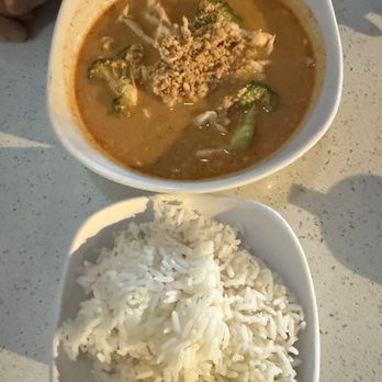 Chili Thai Cuisine - 17.CH Curry (Lunch) - Thai Near Me - Lino Lakes, Minnesota