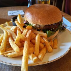 Eetcafe de 7e Hemel - Solider Burger, Pommes nicht mehr warm: 7e Hemel Burger