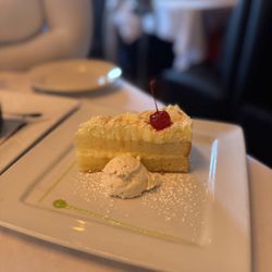 Pescatore - Lemon cello cake