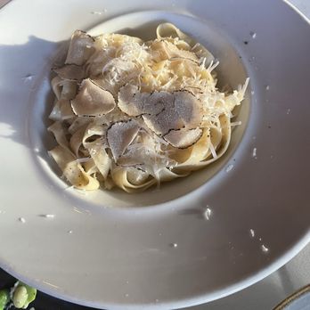 Crossroads Kitchen - FETTUCCINE & TRUFFLES - Vegan Near Me - Los Angeles, California Crossroads Kitchen - FETTUCCINE & TRUFFLES - Vegan Near Me - Los Angeles, California