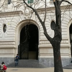 Colegio Nacional de Buenos Aires - Las escalinatas del CNBA, punto de encuentro de los estudiantes.