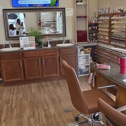 LH Nails Spa