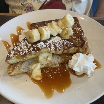 Broken Yolk Cafe - French toast with bananas and Carmel sauce - Breakfast & Brunch Near Me - Orange, California Broken Yolk Cafe - French toast with bananas and Carmel sauce - Breakfast & Brunch Near Me - Orange, California