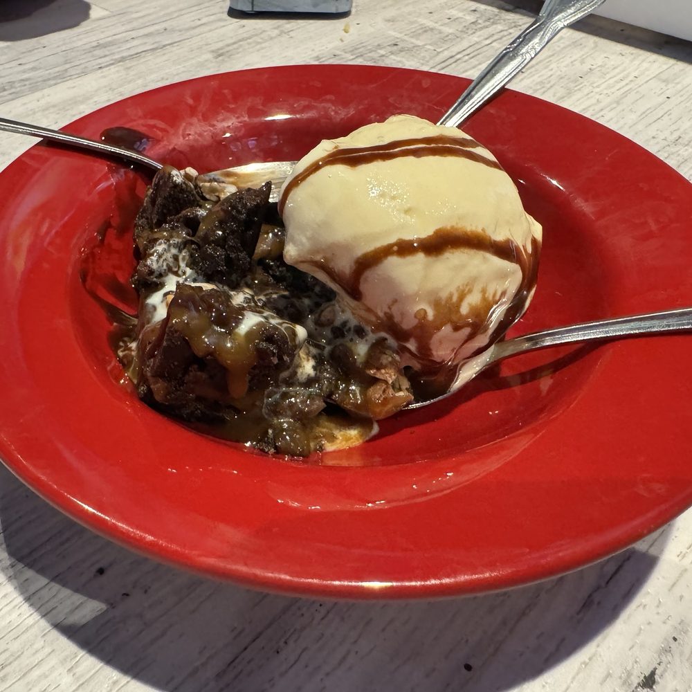 Island Wing - Brownie à la mode - American Near Me - Jacksonville, Florida