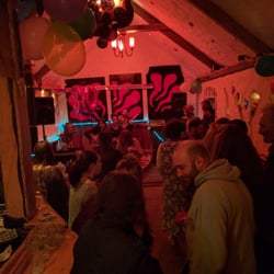 Ma Murphys - Live music in the back bar.