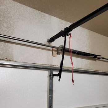 Garage Door Services - This photo is the reinstall of the garage door. Notice the small bracket. - Schertz, Texas Garage Door Services - This photo is the reinstall of the garage door. Notice the small bracket. - Schertz, Texas