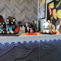 H Noodle House - Decor