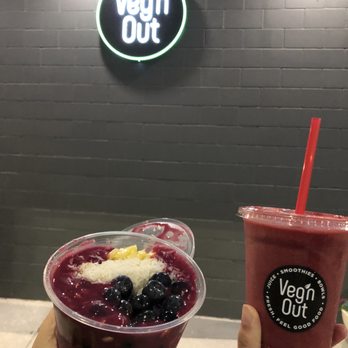 Veg'n Out - Pretty in Pitaya missing strawberries and Strawberry Superfood - Vegan Near Me - Orlando, Florida Veg'n Out - Pretty in Pitaya missing strawberries and Strawberry Superfood - Vegan Near Me - Orlando, Florida