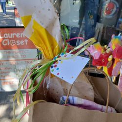 Lauren's Closet - Free gift wrapping