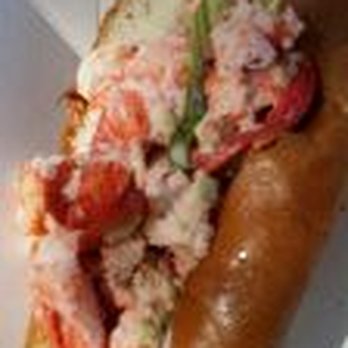 India Point Park - Awesome lobster roll - Parks Near Me - Providence, Rhode Island