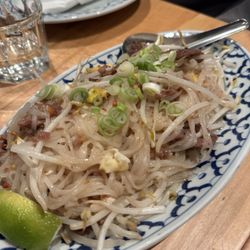 Thornburi Thai Food - Traditional pad thai