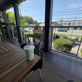 Desserts Etc  - Outdoor seating and Avocado smoothie - Desserts Near Me - Hershey, Pennsylvania