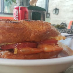 Lonches Karlos - Porque cualquier día es bueno para comerte un lonche de camarón.