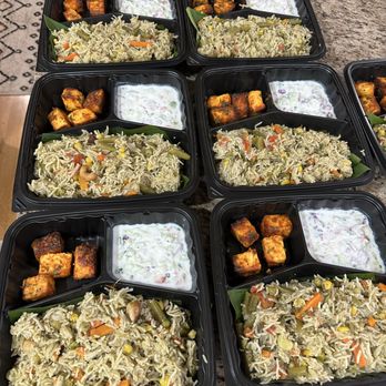 Malgudi Spice - Veggie Meal Combo - Food Delivery Services Near Me Malgudi Spice - Veggie Meal Combo - Food Delivery Services Near Me