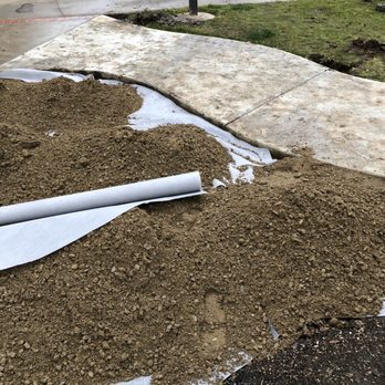 SYNLawn Central California - Progress with a barrier and some top dressing. - Artificial Turf Near Me - Clovis, California