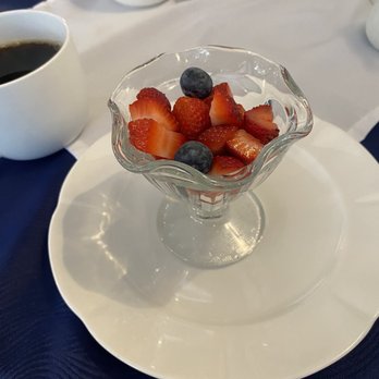 Candlelight Inn Napa Valley - Fruit cup - Bed & Breakfast Near Me - Napa, California Candlelight Inn Napa Valley - Fruit cup - Bed & Breakfast Near Me - Napa, California