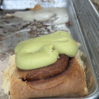 Strawberries Fabulous - Cinnamon Rolls with Matcha Frosting - Food Trucks Near Me - Sacramento, California Strawberries Fabulous - Cinnamon Rolls with Matcha Frosting - Food Trucks Near Me - Sacramento, California
